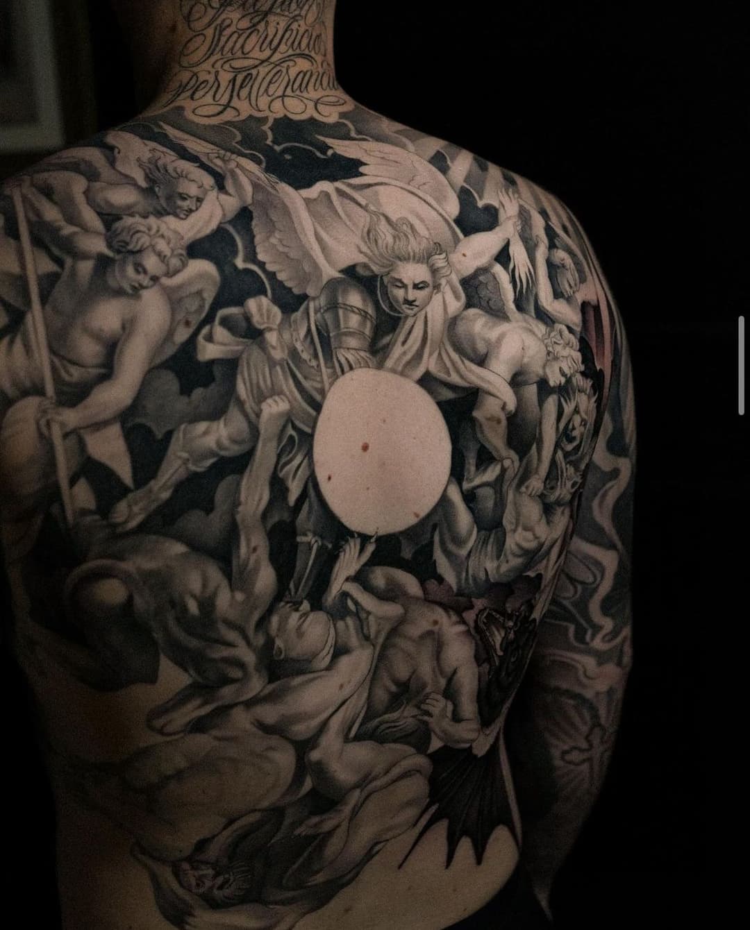 Tatuaje en la espalda completa realizado por Pina-Pain